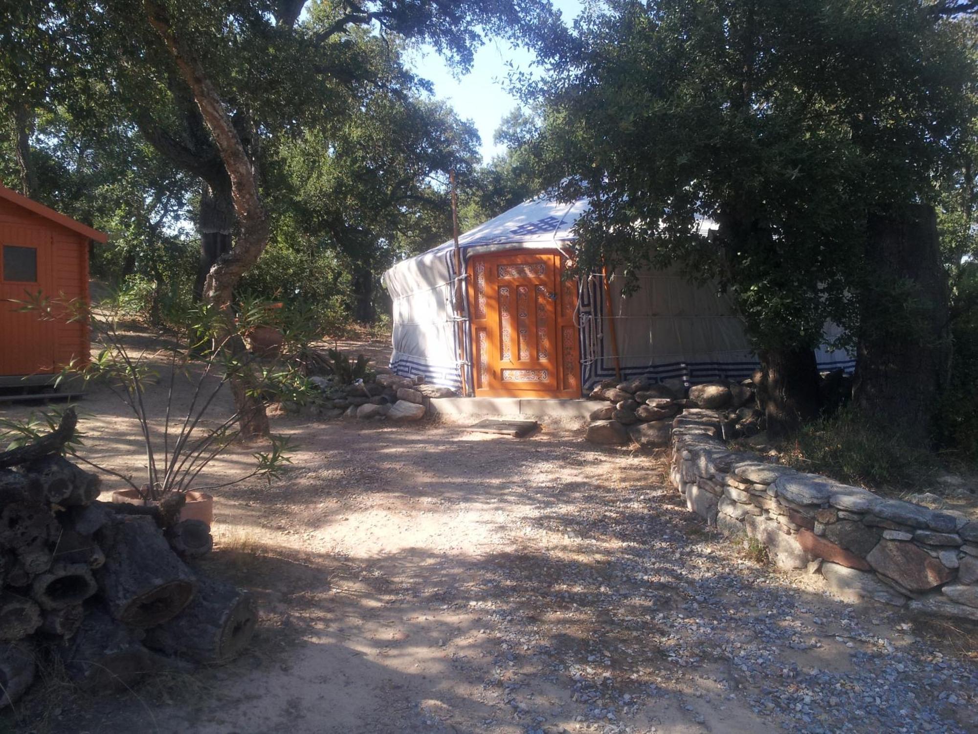 Au Soleil Mongol Bed & Breakfast Sorede Exterior photo