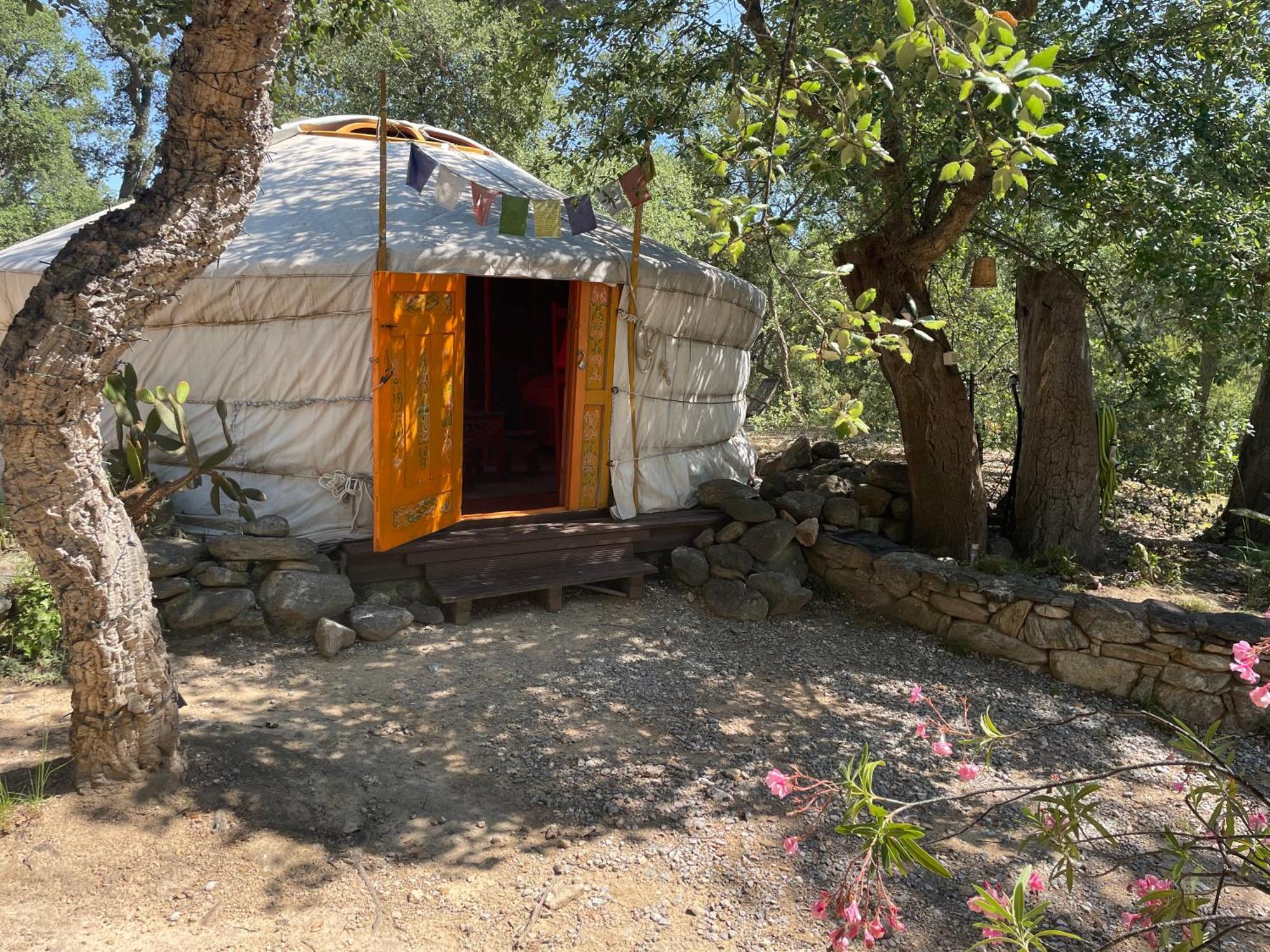 Au Soleil Mongol Bed & Breakfast Sorede Exterior photo