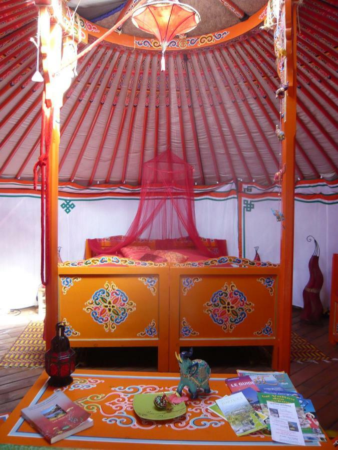 Au Soleil Mongol Bed & Breakfast Sorede Exterior photo